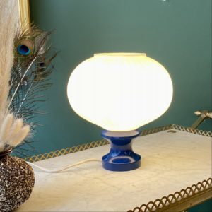 Lampe mid century scandinave opaline