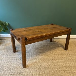 Table basse brutaliste
