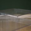 Paire de tables d'appoint en plexiglas – Image 3
