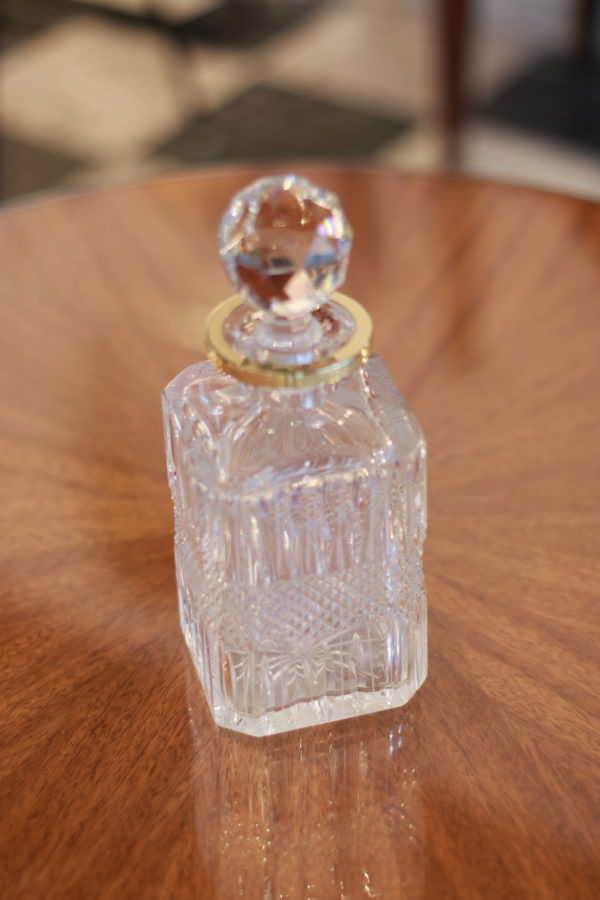 Carafe à whisky vintage en cristal et laiton