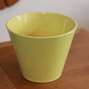 Cache-pot vintage jaune pastel