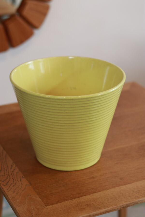 Cache-pot vintage jaune pastel