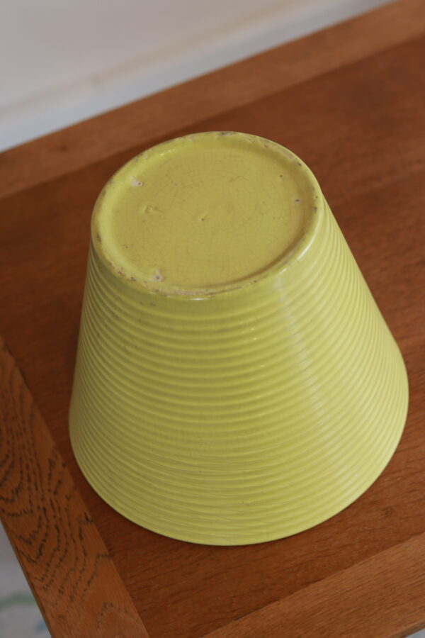 Cache-pot vintage jaune pastel