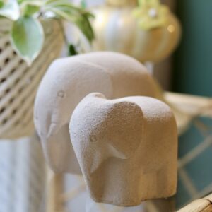 Paire d'éléphant vintage en pierre sculptée