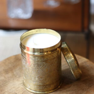 Bougie parfum Néroli coulée dans un boîte orientale en laiton