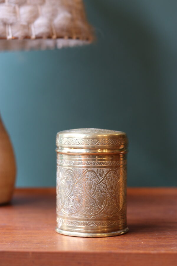 Bougie parfum Néroli coulée dans un boîte orientale en laiton – Image 3