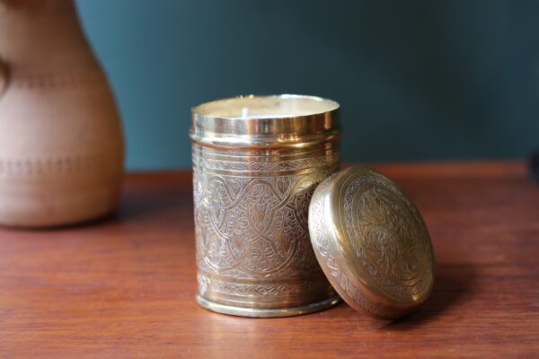 Bougie parfum Néroli coulée dans un boîte orientale en laiton – Image 2