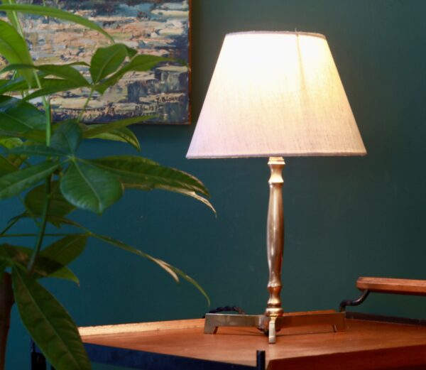 Lampe tripode mid-century en laiton
