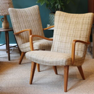 Paire de fauteuils vintage en pin et tissu chiné beige