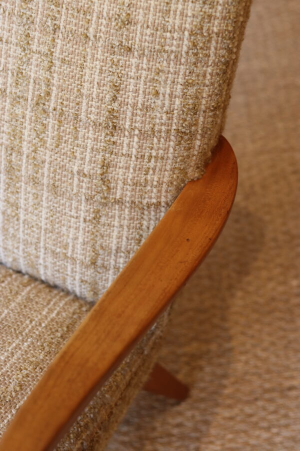 Paire de fauteuils vintage en pin et tissu chiné beige