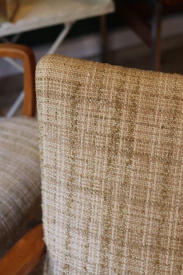 Paire de fauteuils vintage en pin et tissu chiné beige – Image 7