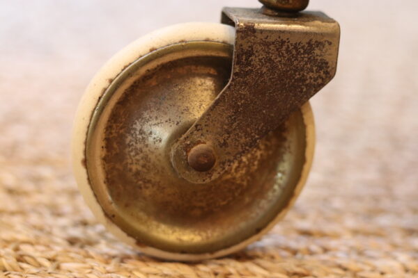 Desserte roulante vintage en laiton et teck – années 50 – Image 10