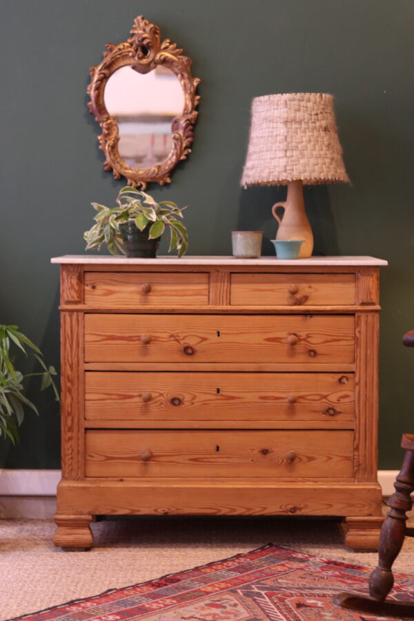 Commode ancienne en pitch pin, vers 1900 – Image 4
