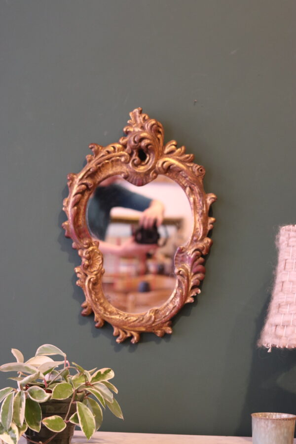 Miroir mural en plâtre moulé doré, style Rococo, milieu XXeme