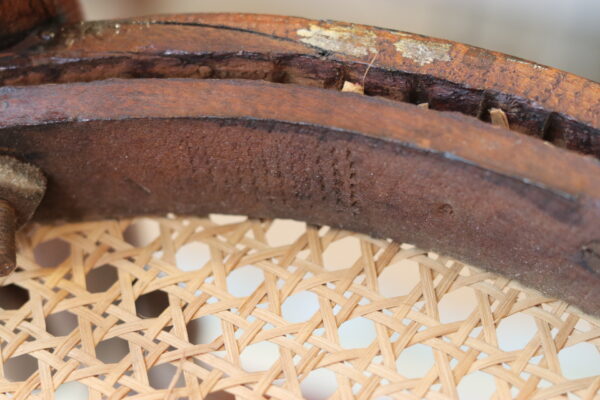 Chaise courbée à l’assise cannée, attribuée à Thonet (modèle n°14) – Image 10