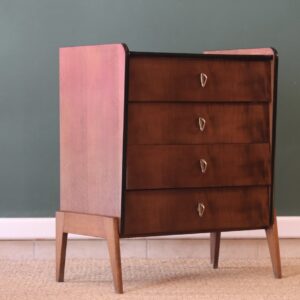 Commode moderniste en placage de chêne et laiton – France, début des années 1950