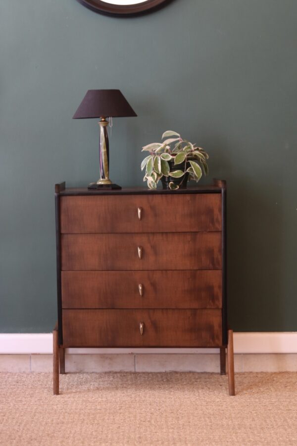 Commode moderniste en placage de chêne et laiton – France 1950s – Image 9