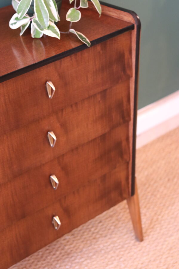 Commode moderniste en placage de chêne et laiton – France 1950s – Image 7