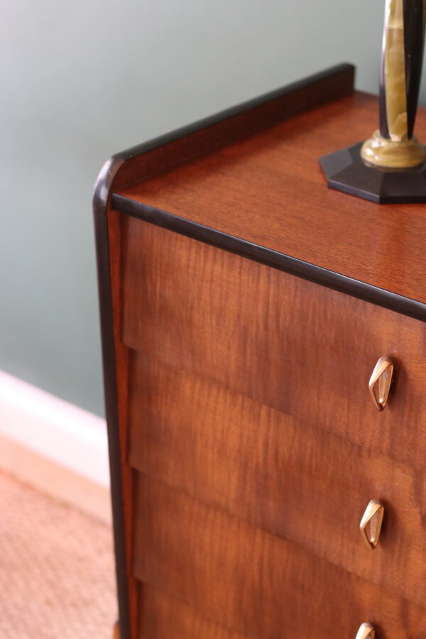 Commode moderniste en placage de chêne et laiton – France 1950s – Image 6