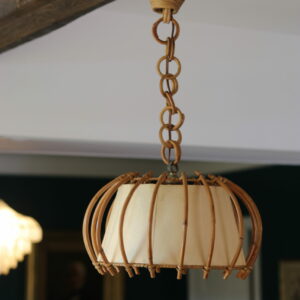 Suspension vintage en rotin et papier, dans le goût de Louis Sognot