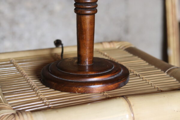Élégante lampe en bois tourné vernis, des années 1940 – Image 3