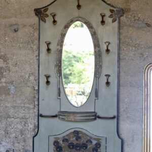 Grand vestiaire Art Deco en bois et laiton