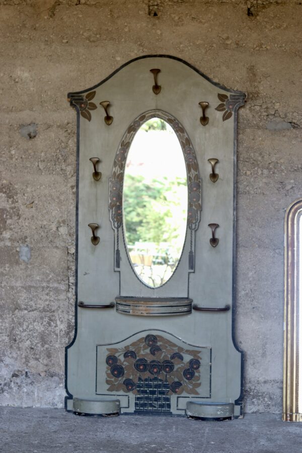 Grand vestiaire Art Deco en bois et laiton