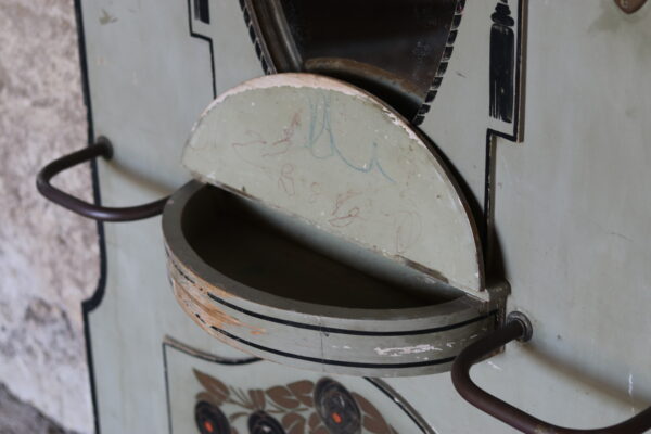 Grand vestiaire Art Deco en bois et laiton – Image 5