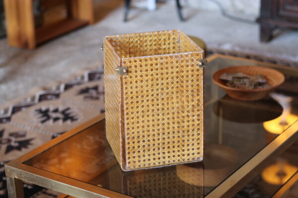 Corbeille en cannage et plexiglas, années 70