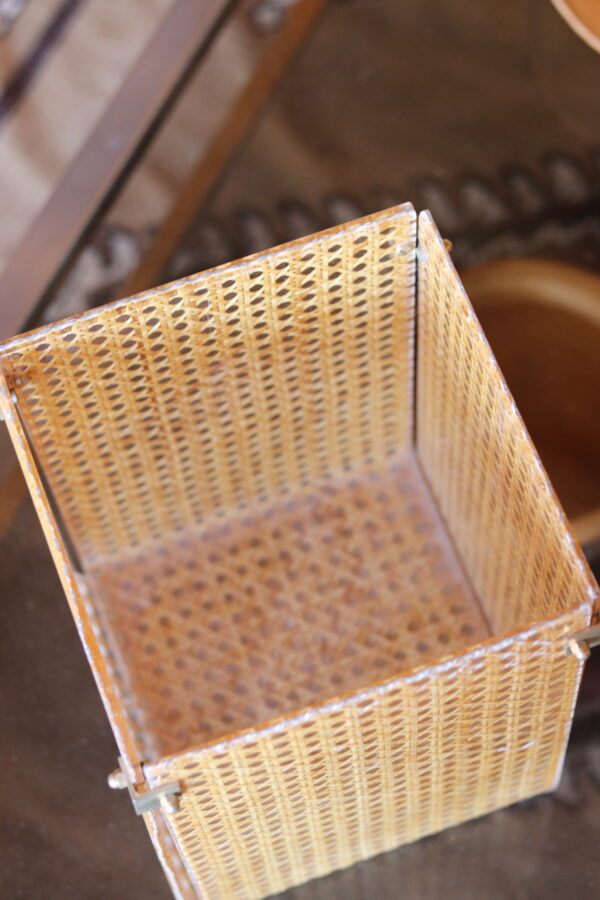 Corbeille en cannage et plexiglas, années 70 – Image 7