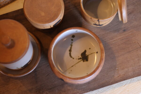 Service en grès tachiste, Poterie de la Colombe, années 50/60 – Image 5