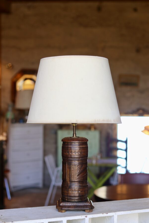 Pied de lampe touareg en cuir repoussé, 1960