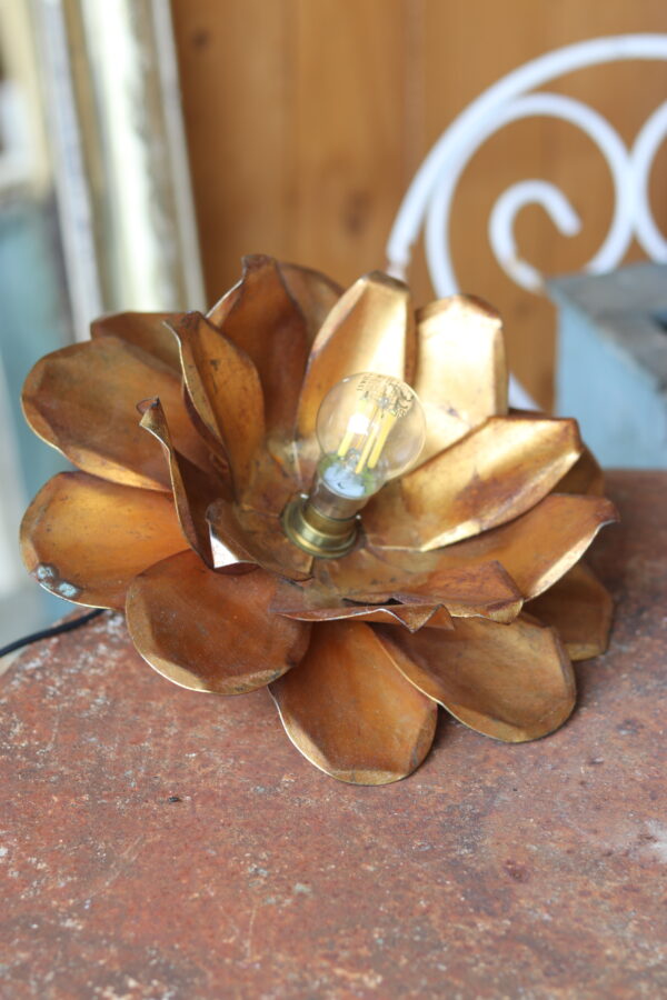 Plafonnier vintage en métal doré, en forme de fleur