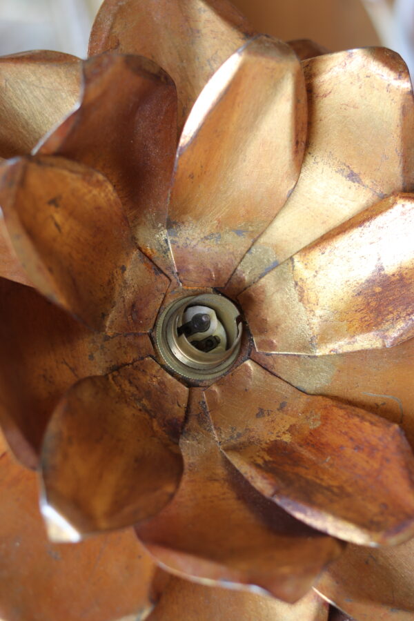 Plafonnier vintage en métal doré, en forme de fleur – Image 5