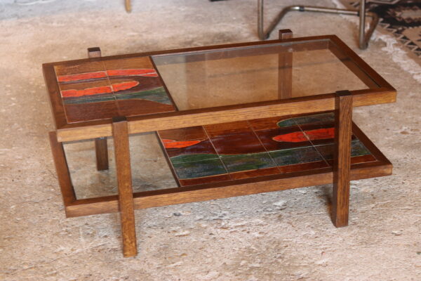 Table basse 1960 en chêne, céramique émaillée signée et verre – Image 9
