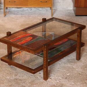 Table basse 1960 en chêne, céramique émaillée signée et verre.