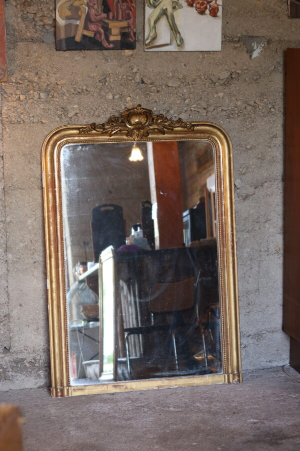 Grand miroir style Louis XVI, bois et stuc doré