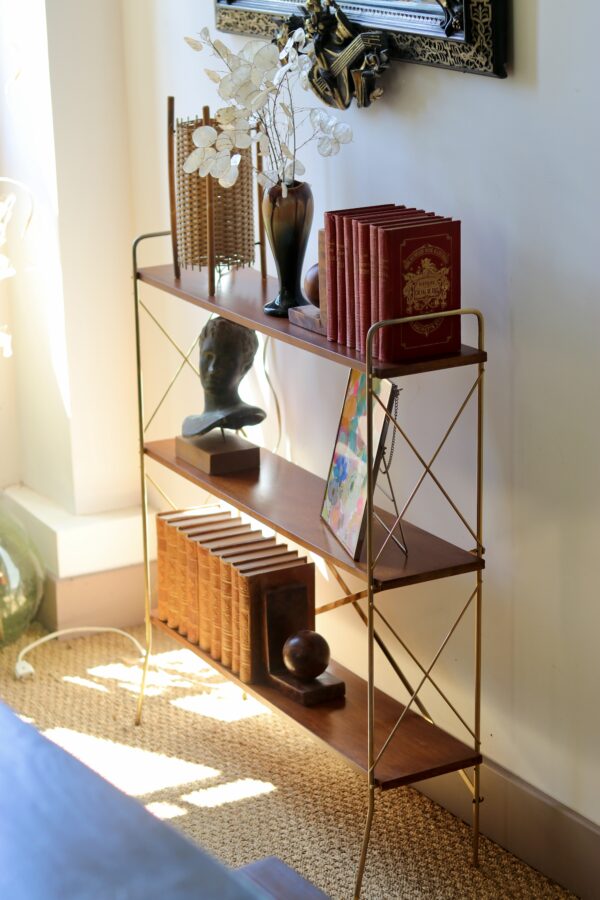 Étagère vintage 1950 en métal doré et teck