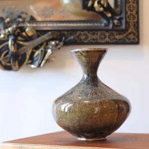 Vase en grès émaillé signé par le céramiste français Yves Rybczynski