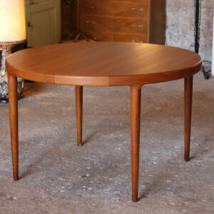 Élégante table à manger extensible des années 1960 en teck