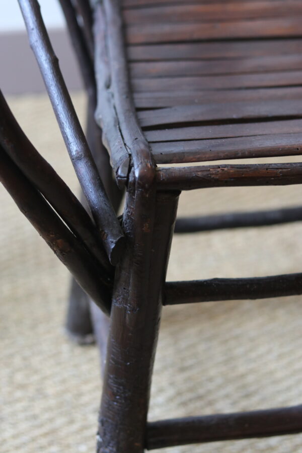 Fauteuil ancien en noisetier, travail artisanal rustique, vers 1920/40 – Image 4