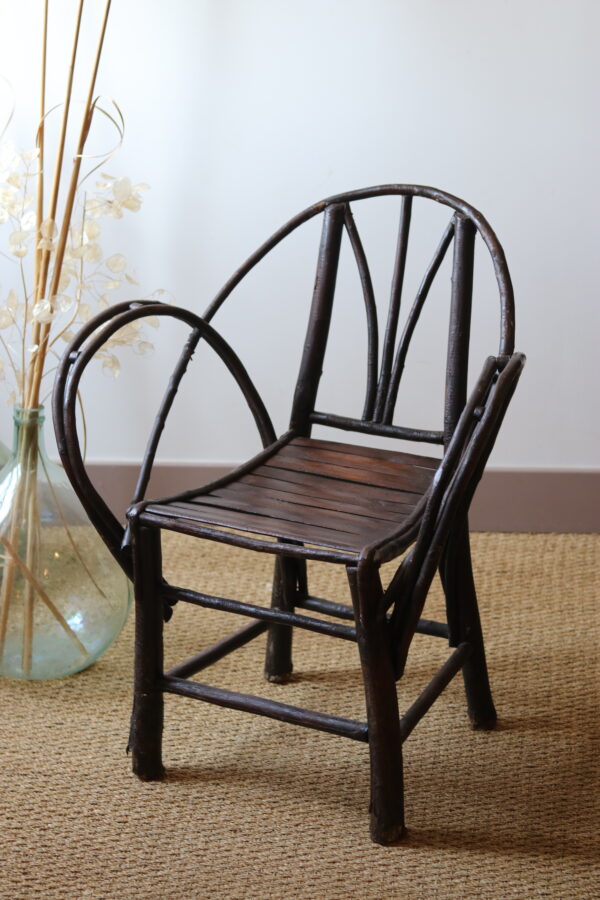 Fauteuil ancien en noisetier, travail artisanal rustique, vers 1920/40 – Image 2