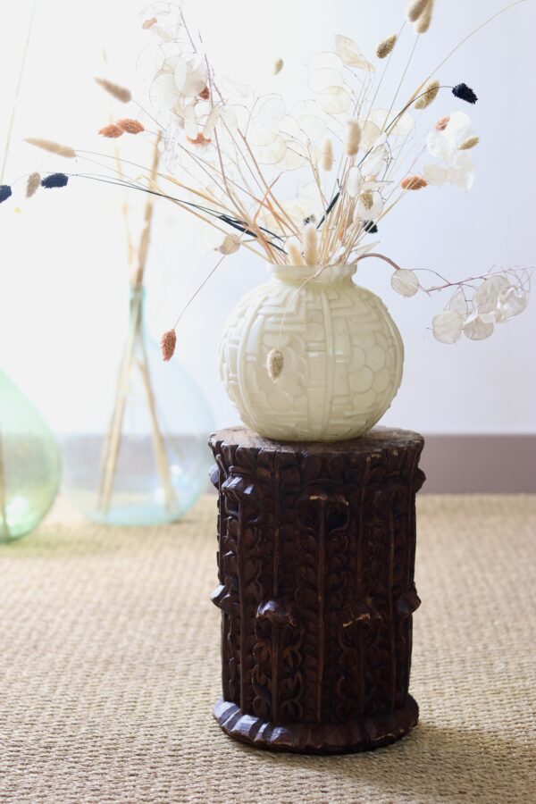Socle ancien en bois sculpté, Wabi Sabi