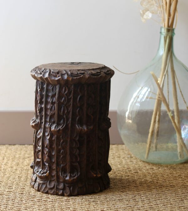 Socle ancien en bois sculpté, Wabi Sabi