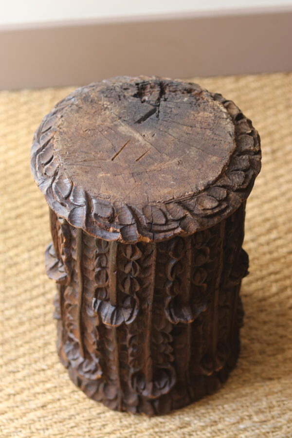 Socle ancien en bois sculpté, Wabi Sabi – Image 6