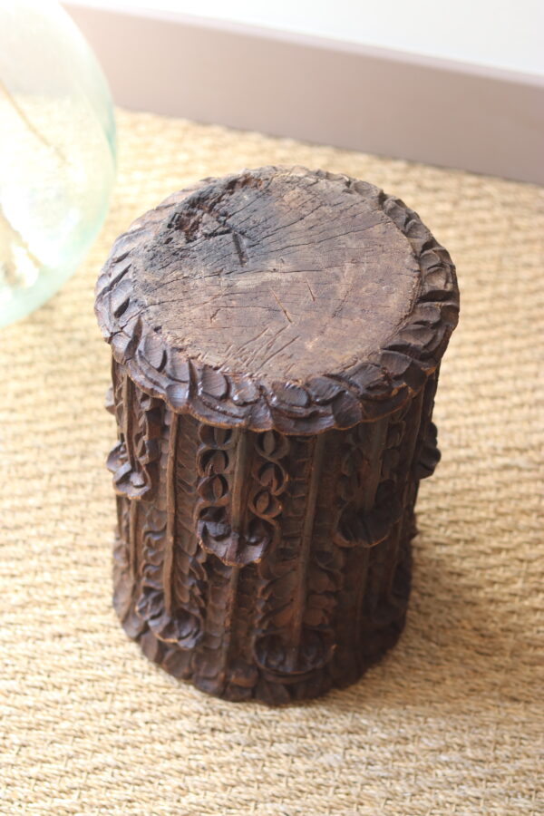 Socle ancien en bois sculpté, Wabi Sabi – Image 4