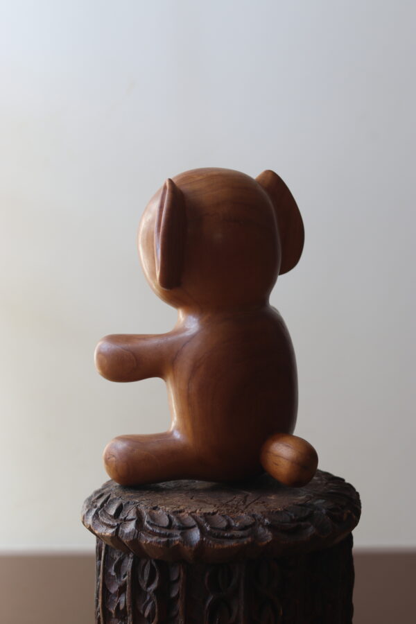 Éléphanteau sculpté en teck massif, design scandinave, vers 1970 – Image 2
