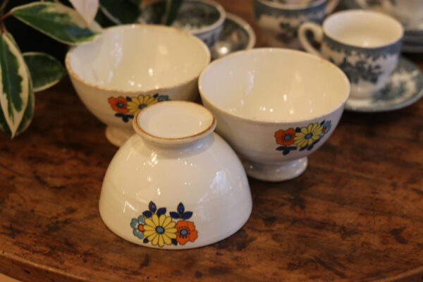 3 bols vintage aux motifs de fleurs stylisées – Image 2