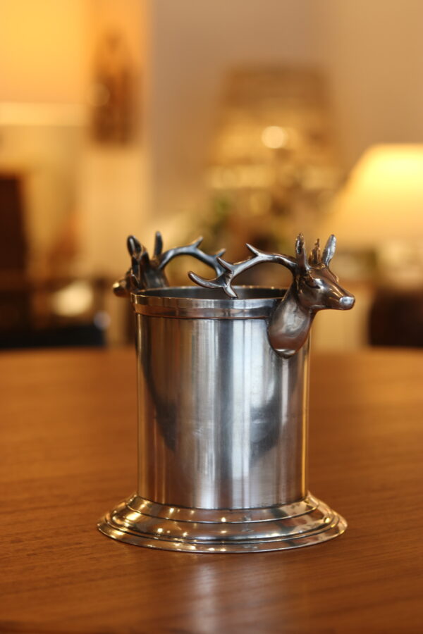 Porte-bouteille en métal argenté, décoré de deux anses en forme de têtes de cerfs – Image 2