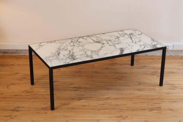 Table basse rectangulaire en métal laqué noir et marbre Arabescato – Image 5